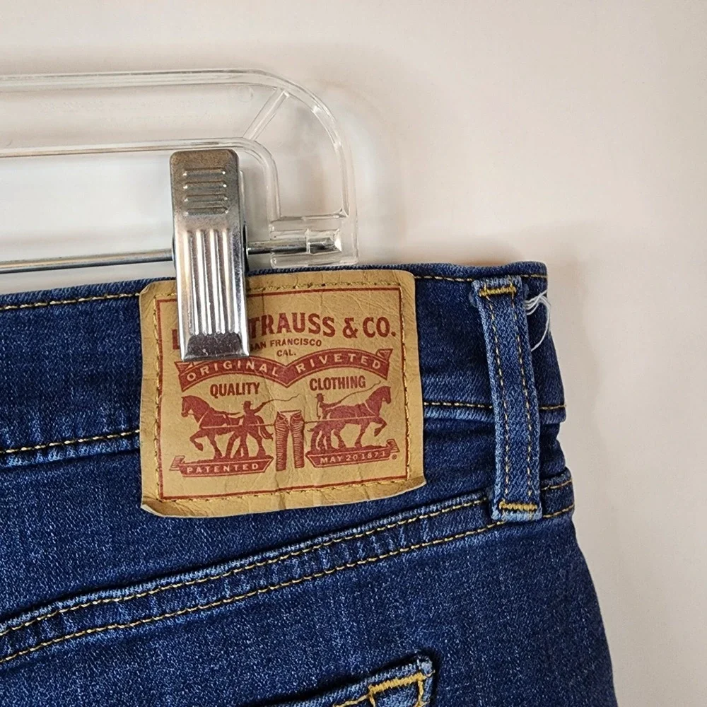 Levi's Womens Boyfriend Jeans Size 32 Blue Dark Wash Denim Inseam 27